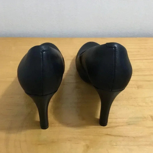 NEW  Clarks Womens Adriel Viola Leather Pump black Office Classic Sz 8.5 M - Picture 7 of 9